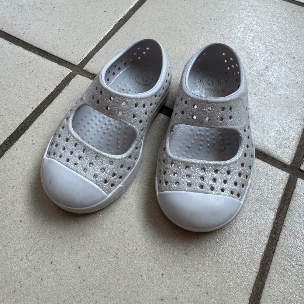 Native Toddler Jefferson Juniper Slip On ShoeS Silver Sparkle